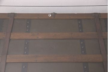 トランクダイニングテーブルをリペア&カスタム!強化ガラス天板、キャスターを取り付け。底板の補強。トランク内部はベニヤ板で内貼り加工。(リビングテーブル、センターテーブル)