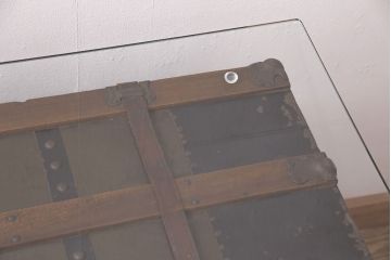 トランクダイニングテーブルをリペア&カスタム!強化ガラス天板、キャスターを取り付け。底板の補強。トランク内部はベニヤ板で内貼り加工。(リビングテーブル、センターテーブル)