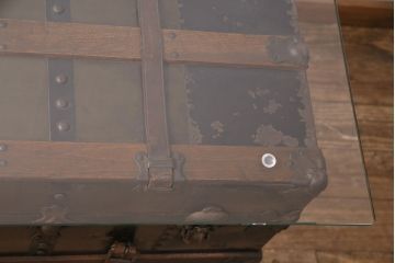 トランクダイニングテーブルをリペア&カスタム!強化ガラス天板、キャスターを取り付け。底板の補強。トランク内部はベニヤ板で内貼り加工。(リビングテーブル、センターテーブル)