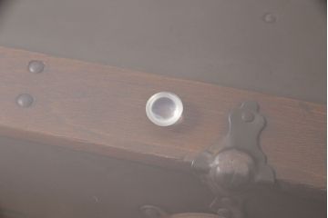 トランクダイニングテーブルをリペア&カスタム!強化ガラス天板、キャスターを取り付け。底板の補強。トランク内部はベニヤ板で内貼り加工。(リビングテーブル、センターテーブル)