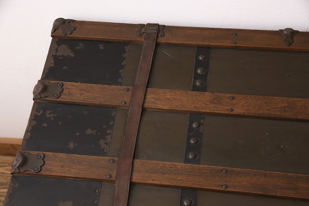 トランクダイニングテーブルをリペア&カスタム!強化ガラス天板、キャスターを取り付け。底板の補強。トランク内部はベニヤ板で内貼り加工。(リビングテーブル、センターテーブル)