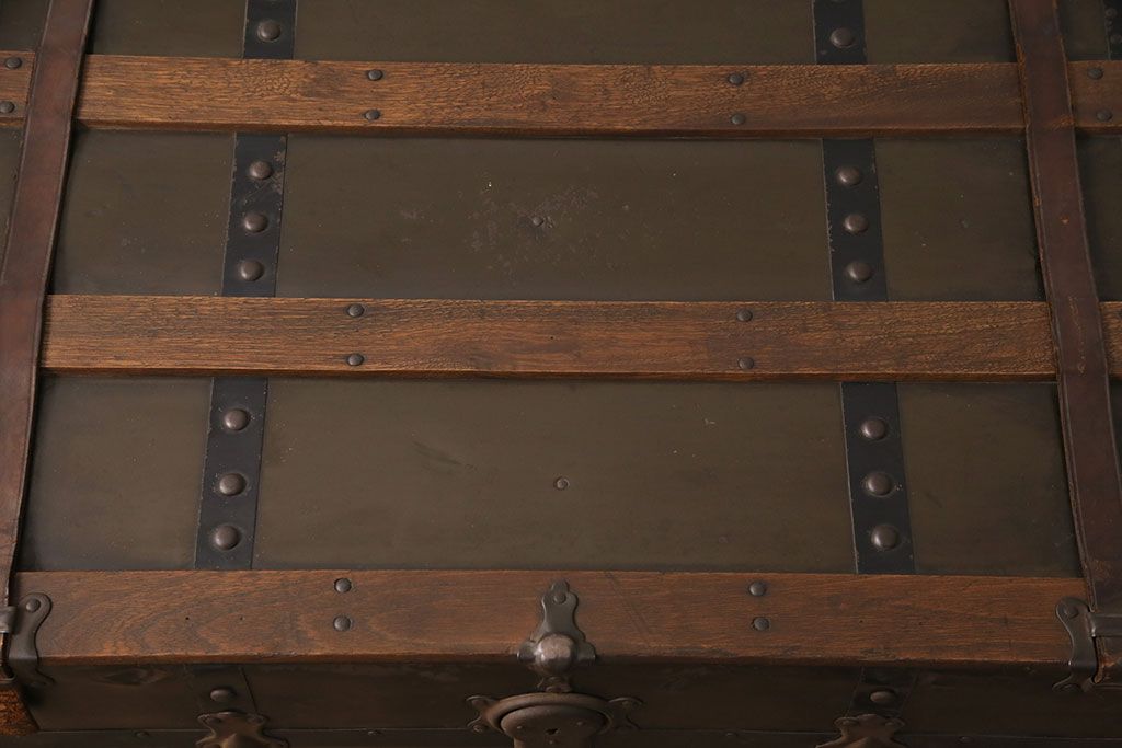 トランクダイニングテーブルをリペア&カスタム!強化ガラス天板、キャスターを取り付け。底板の補強。トランク内部はベニヤ板で内貼り加工。(リビングテーブル、センターテーブル)