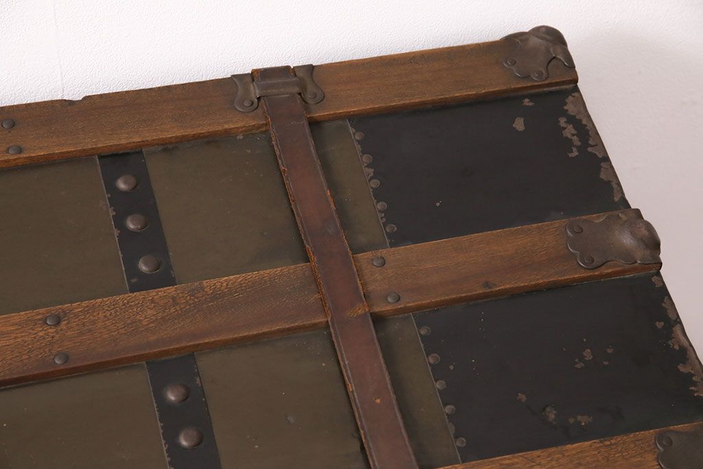 トランクダイニングテーブルをリペア&カスタム!強化ガラス天板、キャスターを取り付け。底板の補強。トランク内部はベニヤ板で内貼り加工。(リビングテーブル、センターテーブル)