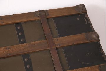 トランクダイニングテーブルをリペア&カスタム!強化ガラス天板、キャスターを取り付け。底板の補強。トランク内部はベニヤ板で内貼り加工。(リビングテーブル、センターテーブル)