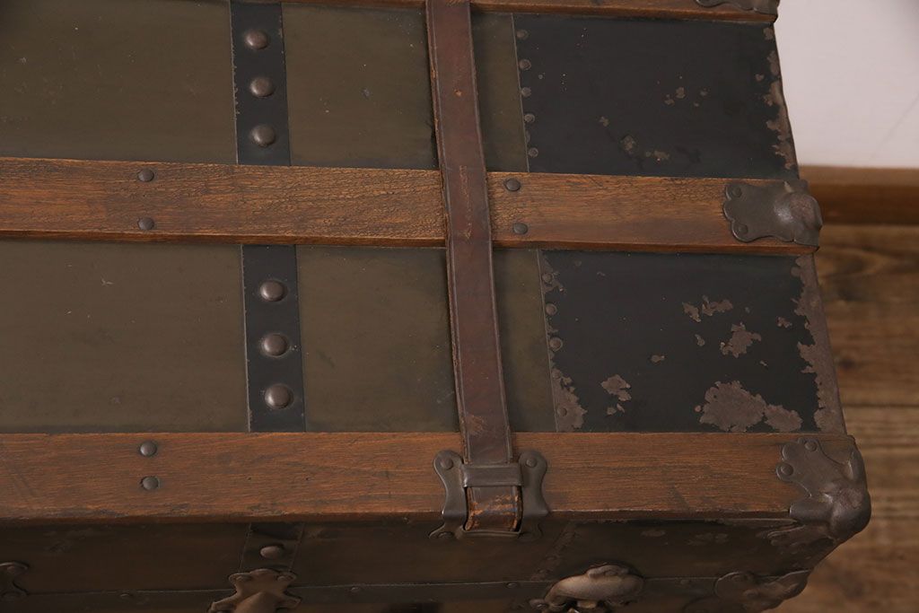 トランクダイニングテーブルをリペア&カスタム!強化ガラス天板、キャスターを取り付け。底板の補強。トランク内部はベニヤ板で内貼り加工。(リビングテーブル、センターテーブル)