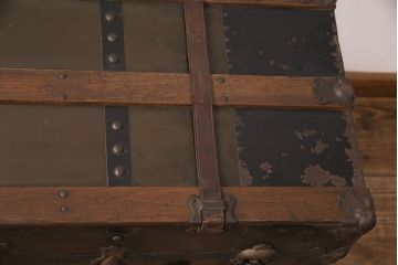 トランクダイニングテーブルをリペア&カスタム!強化ガラス天板、キャスターを取り付け。底板の補強。トランク内部はベニヤ板で内貼り加工。(リビングテーブル、センターテーブル)