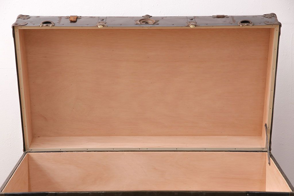 トランクダイニングテーブルをリペア&カスタム!強化ガラス天板、キャスターを取り付け。底板の補強。トランク内部はベニヤ板で内貼り加工。(リビングテーブル、センターテーブル)