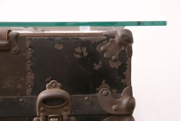 トランクダイニングテーブルをリペア&カスタム!強化ガラス天板、キャスターを取り付け。底板の補強。トランク内部はベニヤ板で内貼り加工。(リビングテーブル、センターテーブル)