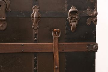 トランクダイニングテーブルをリペア&カスタム!強化ガラス天板、キャスターを取り付け。底板の補強。トランク内部はベニヤ板で内貼り加工。(リビングテーブル、センターテーブル)