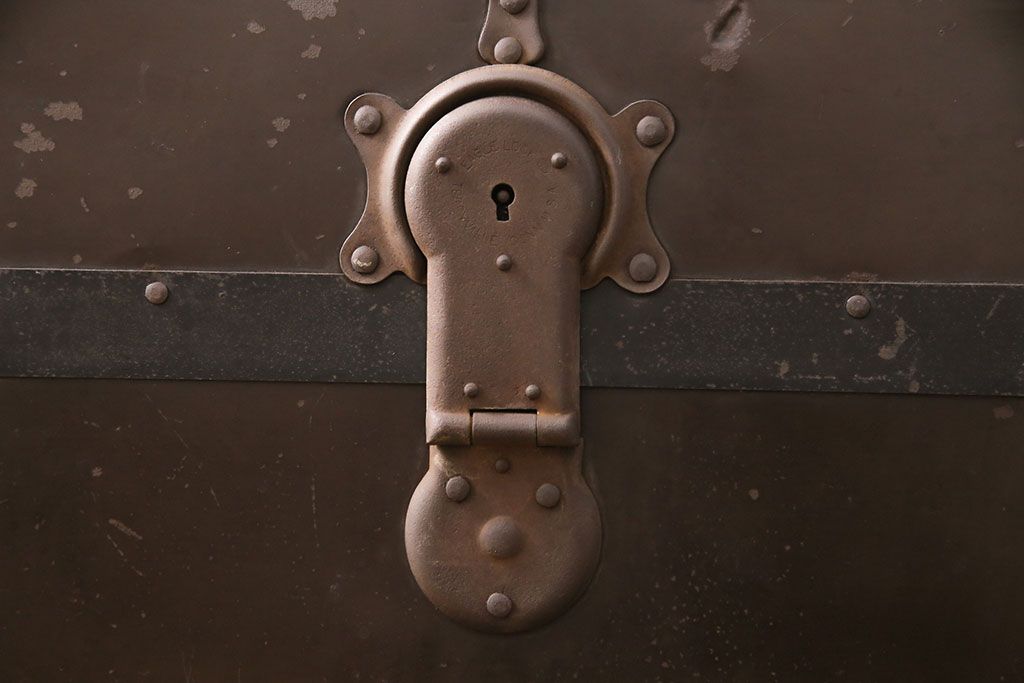 トランクダイニングテーブルをリペア&カスタム!強化ガラス天板、キャスターを取り付け。底板の補強。トランク内部はベニヤ板で内貼り加工。(リビングテーブル、センターテーブル)