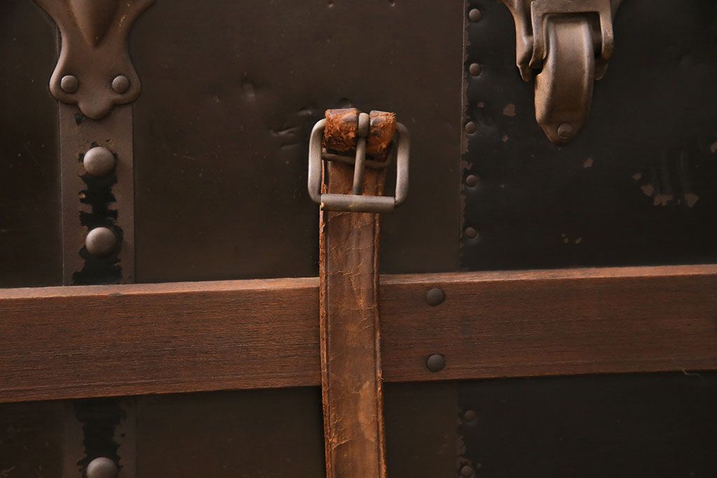 トランクダイニングテーブルをリペア&カスタム!強化ガラス天板、キャスターを取り付け。底板の補強。トランク内部はベニヤ板で内貼り加工。(リビングテーブル、センターテーブル)