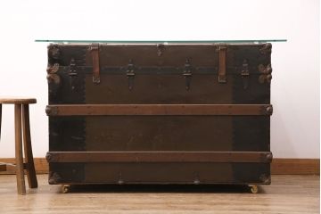 トランクダイニングテーブルをリペア&カスタム!強化ガラス天板、キャスターを取り付け。底板の補強。トランク内部はベニヤ板で内貼り加工。(リビングテーブル、センターテーブル)