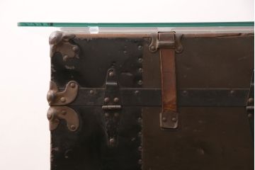 トランクダイニングテーブルをリペア&カスタム!強化ガラス天板、キャスターを取り付け。底板の補強。トランク内部はベニヤ板で内貼り加工。(リビングテーブル、センターテーブル)