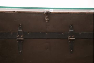 トランクダイニングテーブルをリペア&カスタム!強化ガラス天板、キャスターを取り付け。底板の補強。トランク内部はベニヤ板で内貼り加工。(リビングテーブル、センターテーブル)