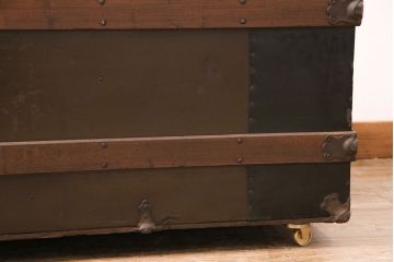 トランクダイニングテーブルをリペア&カスタム!強化ガラス天板、キャスターを取り付け。底板の補強。トランク内部はベニヤ板で内貼り加工。(リビングテーブル、センターテーブル)