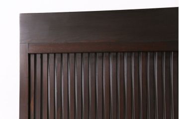 大正期の格子戸2枚をリペア&カスタム!設置場所に合わせてリサイズ。引手を取り付け。濃い茶色で着色し仕上げ。(引き戸、建具)