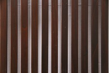 大正期の格子戸2枚をリペア&カスタム!設置場所に合わせてリサイズ。引手を取り付け。濃い茶色で着色し仕上げ。(引き戸、建具)