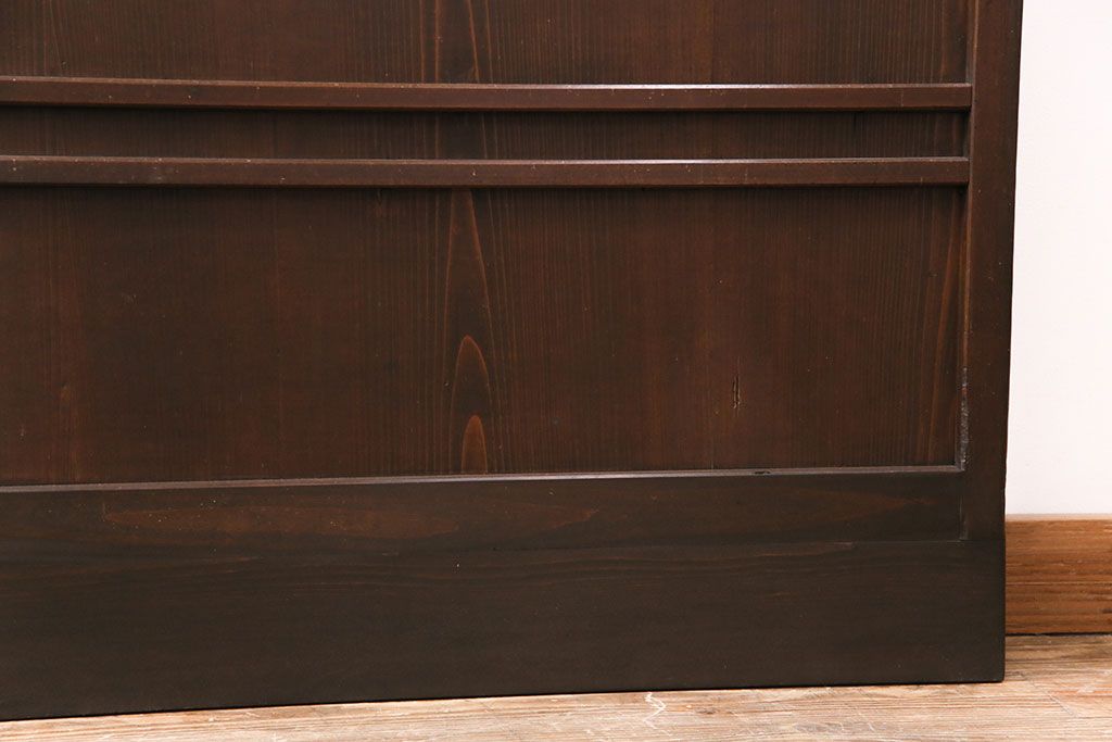 大正期の格子戸2枚をリペア&カスタム!設置場所に合わせてリサイズ。引手を取り付け。濃い茶色で着色し仕上げ。(引き戸、建具)