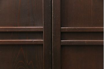 大正期の格子戸2枚をリペア&カスタム!設置場所に合わせてリサイズ。引手を取り付け。濃い茶色で着色し仕上げ。(引き戸、建具)