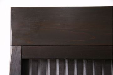 大正期の格子戸2枚をリペア&カスタム!設置場所に合わせてリサイズ。引手を取り付け。濃い茶色で着色し仕上げ。(引き戸、建具)