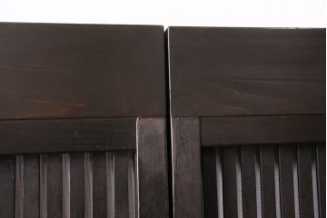 大正期の格子戸2枚をリペア&カスタム!設置場所に合わせてリサイズ。引手を取り付け。濃い茶色で着色し仕上げ。(引き戸、建具)