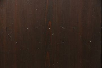 大正期の格子戸2枚をリペア&カスタム!設置場所に合わせてリサイズ。引手を取り付け。濃い茶色で着色し仕上げ。(引き戸、建具)