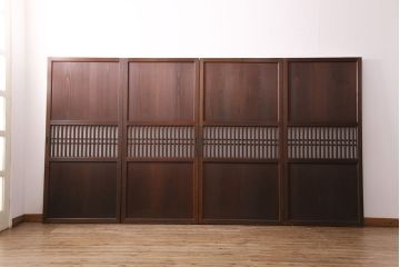 格子帯戸4枚をリペア&カスタム!それぞれの設置場所に合わせてリサイズ。引き手、戸車を取り付け。格子部にスリガラスを入れ込み。ライトブランで着色し仕上げ。(引き戸、建具)