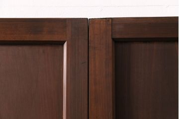 格子帯戸4枚をリペア&カスタム!それぞれの設置場所に合わせてリサイズ。引き手、戸車を取り付け。格子部にスリガラスを入れ込み。ライトブランで着色し仕上げ。(引き戸、建具)