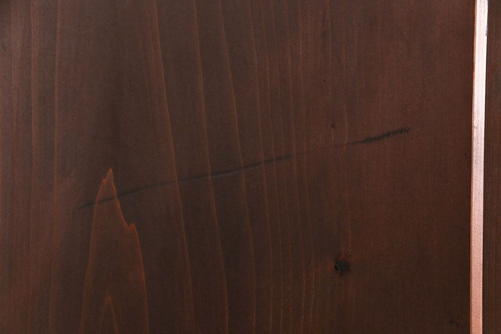 格子帯戸4枚をリペア&カスタム!それぞれの設置場所に合わせてリサイズ。引き手、戸車を取り付け。格子部にスリガラスを入れ込み。ライトブランで着色し仕上げ。(引き戸、建具)