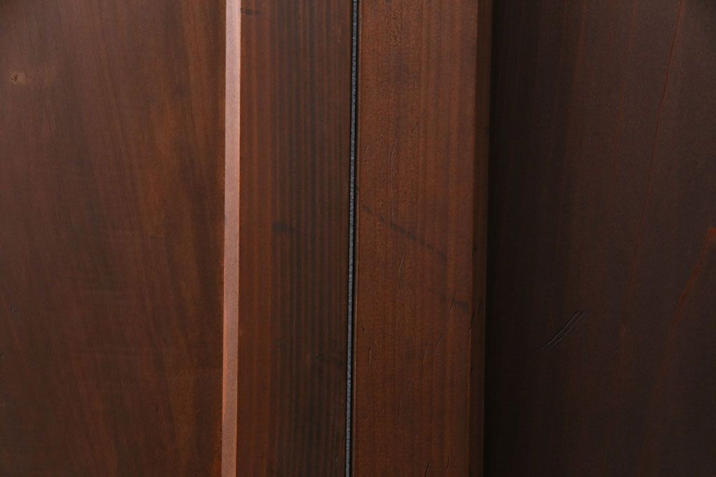 格子帯戸4枚をリペア&カスタム!それぞれの設置場所に合わせてリサイズ。引き手、戸車を取り付け。格子部にスリガラスを入れ込み。ライトブランで着色し仕上げ。(引き戸、建具)