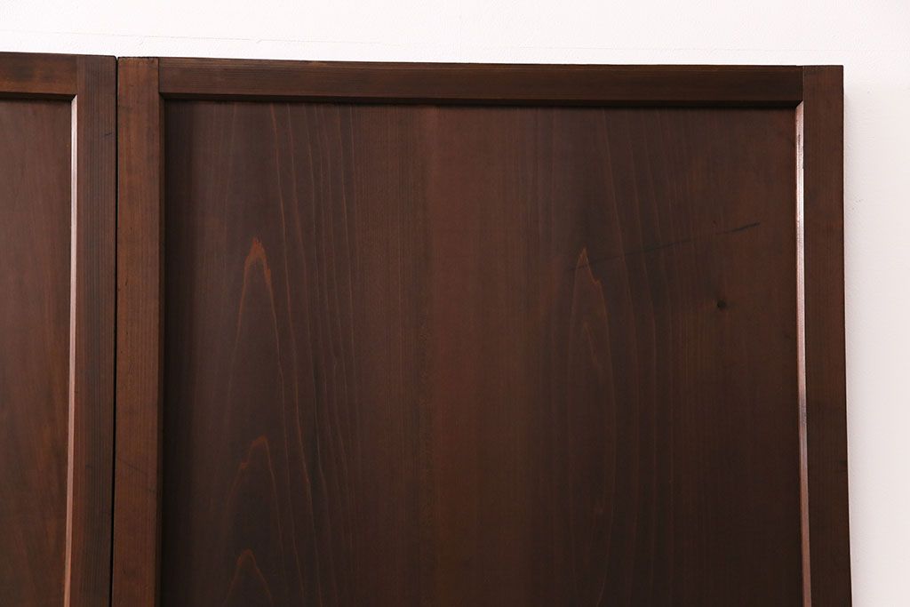 格子帯戸4枚をリペア&カスタム!それぞれの設置場所に合わせてリサイズ。引き手、戸車を取り付け。格子部にスリガラスを入れ込み。ライトブランで着色し仕上げ。(引き戸、建具)