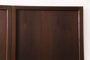 格子帯戸4枚をリペア&カスタム!それぞれの設置場所に合わせてリサイズ。引き手、戸車を取り付け。格子部にスリガラスを入れ込み。ライトブランで着色し仕上げ。(引き戸、建具)