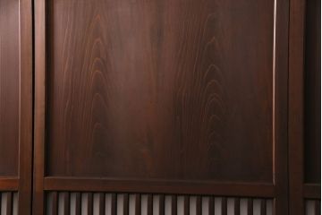 格子帯戸4枚をリペア&カスタム!それぞれの設置場所に合わせてリサイズ。引き手、戸車を取り付け。格子部にスリガラスを入れ込み。ライトブランで着色し仕上げ。(引き戸、建具)