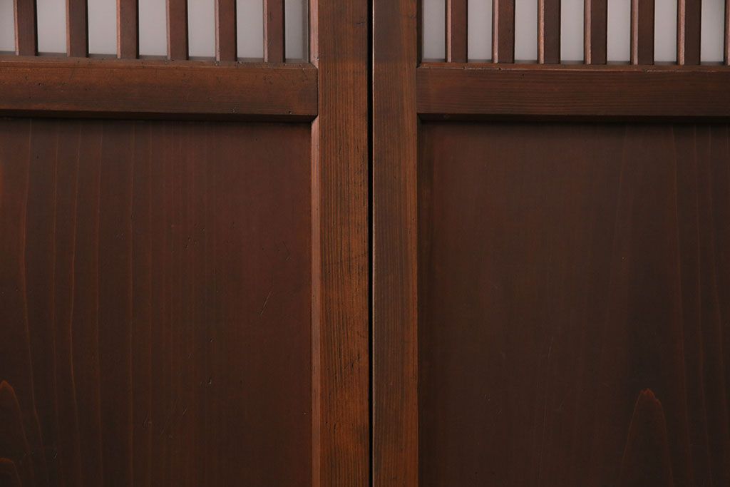 格子帯戸4枚をリペア&カスタム!それぞれの設置場所に合わせてリサイズ。引き手、戸車を取り付け。格子部にスリガラスを入れ込み。ライトブランで着色し仕上げ。(引き戸、建具)