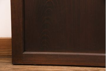 格子帯戸4枚をリペア&カスタム!それぞれの設置場所に合わせてリサイズ。引き手、戸車を取り付け。格子部にスリガラスを入れ込み。ライトブランで着色し仕上げ。(引き戸、建具)