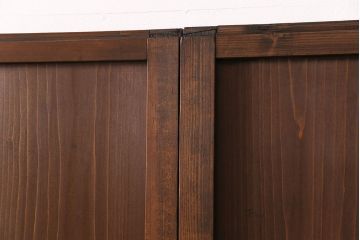 格子帯戸4枚をリペア&カスタム!それぞれの設置場所に合わせてリサイズ。引き手、戸車を取り付け。格子部にスリガラスを入れ込み。ライトブランで着色し仕上げ。(引き戸、建具)