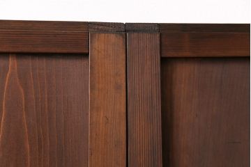 格子帯戸4枚をリペア&カスタム!それぞれの設置場所に合わせてリサイズ。引き手、戸車を取り付け。格子部にスリガラスを入れ込み。ライトブランで着色し仕上げ。(引き戸、建具)