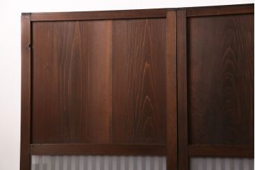 格子帯戸4枚をリペア&カスタム!それぞれの設置場所に合わせてリサイズ。引き手、戸車を取り付け。格子部にスリガラスを入れ込み。ライトブランで着色し仕上げ。(引き戸、建具)