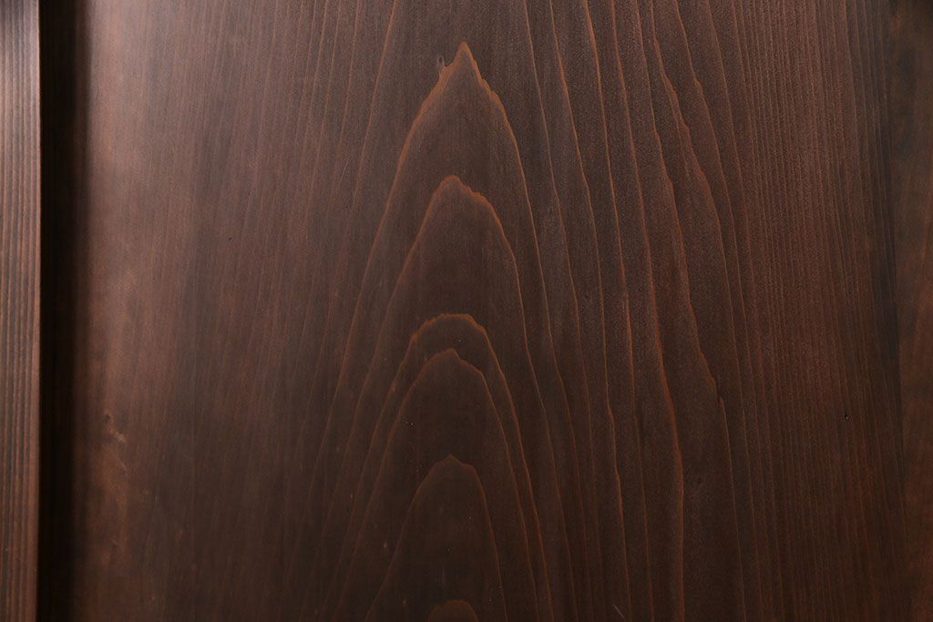 格子帯戸4枚をリペア&カスタム!それぞれの設置場所に合わせてリサイズ。引き手、戸車を取り付け。格子部にスリガラスを入れ込み。ライトブランで着色し仕上げ。(引き戸、建具)