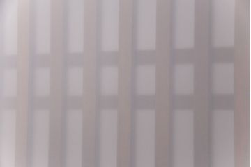 格子帯戸4枚をリペア&カスタム!それぞれの設置場所に合わせてリサイズ。引き手、戸車を取り付け。格子部にスリガラスを入れ込み。ライトブランで着色し仕上げ。(引き戸、建具)