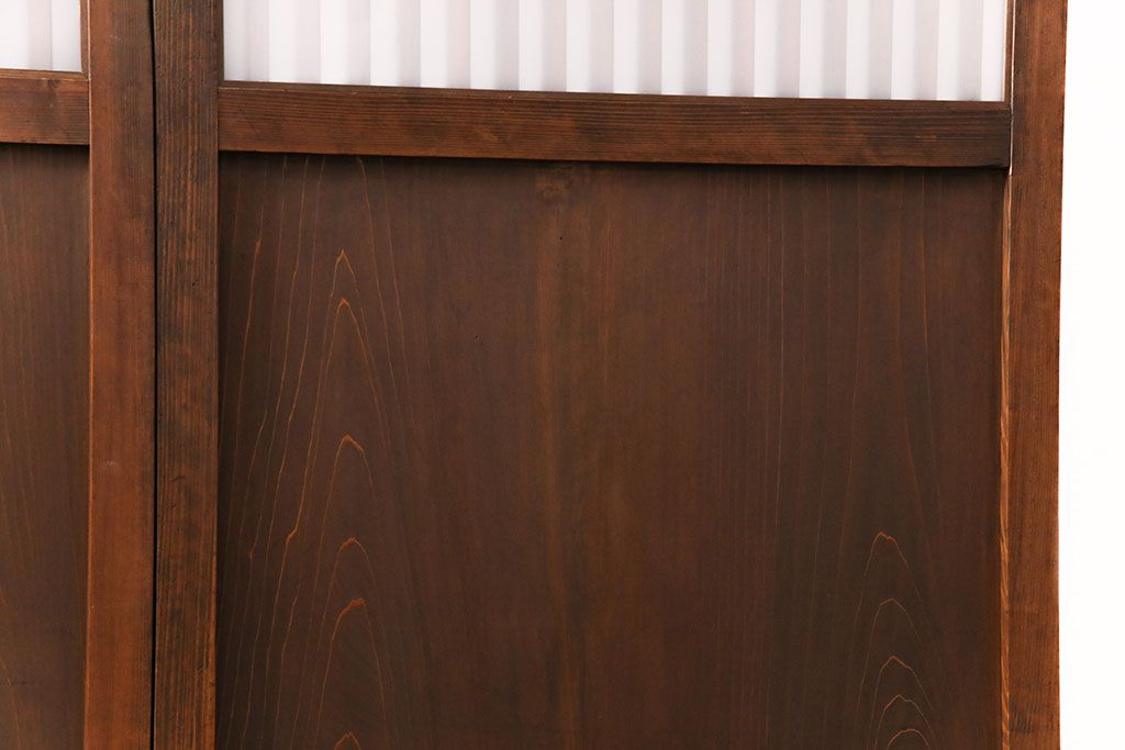 格子帯戸4枚をリペア&カスタム!それぞれの設置場所に合わせてリサイズ。引き手、戸車を取り付け。格子部にスリガラスを入れ込み。ライトブランで着色し仕上げ。(引き戸、建具)