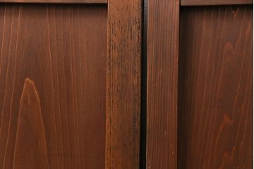 格子帯戸4枚をリペア&カスタム!それぞれの設置場所に合わせてリサイズ。引き手、戸車を取り付け。格子部にスリガラスを入れ込み。ライトブランで着色し仕上げ。(引き戸、建具)