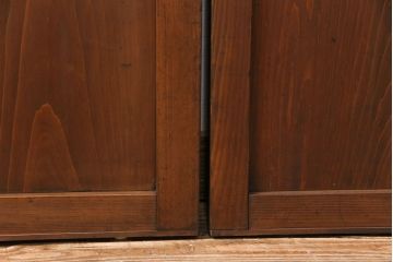 格子帯戸4枚をリペア&カスタム!それぞれの設置場所に合わせてリサイズ。引き手、戸車を取り付け。格子部にスリガラスを入れ込み。ライトブランで着色し仕上げ。(引き戸、建具)