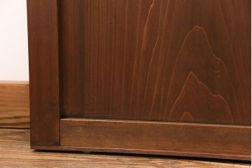 格子帯戸4枚をリペア&カスタム!それぞれの設置場所に合わせてリサイズ。引き手、戸車を取り付け。格子部にスリガラスを入れ込み。ライトブランで着色し仕上げ。(引き戸、建具)