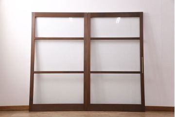 ガラス戸2枚をリペア&カスタム!設置場所に合わせてリサイズ。引き手の交換。戸車は取り外し、濃い茶色で着色し仕上げ。(引き戸、建具)