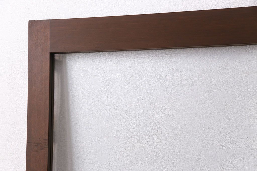 ガラス戸2枚をリペア&カスタム!設置場所に合わせてリサイズ。引き手の交換。戸車は取り外し、濃い茶色で着色し仕上げ。(引き戸、建具)