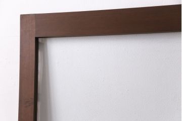 ガラス戸2枚をリペア&カスタム!設置場所に合わせてリサイズ。引き手の交換。戸車は取り外し、濃い茶色で着色し仕上げ。(引き戸、建具)