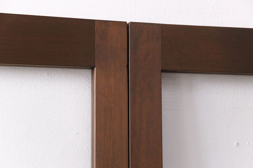 ガラス戸2枚をリペア&カスタム!設置場所に合わせてリサイズ。引き手の交換。戸車は取り外し、濃い茶色で着色し仕上げ。(引き戸、建具)