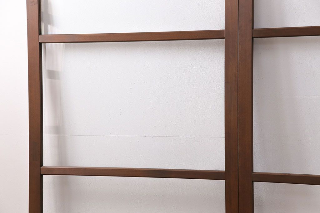 ガラス戸2枚をリペア&カスタム!設置場所に合わせてリサイズ。引き手の交換。戸車は取り外し、濃い茶色で着色し仕上げ。(引き戸、建具)