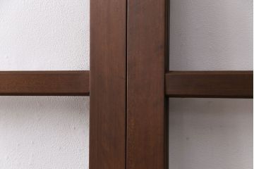 ガラス戸2枚をリペア&カスタム!設置場所に合わせてリサイズ。引き手の交換。戸車は取り外し、濃い茶色で着色し仕上げ。(引き戸、建具)